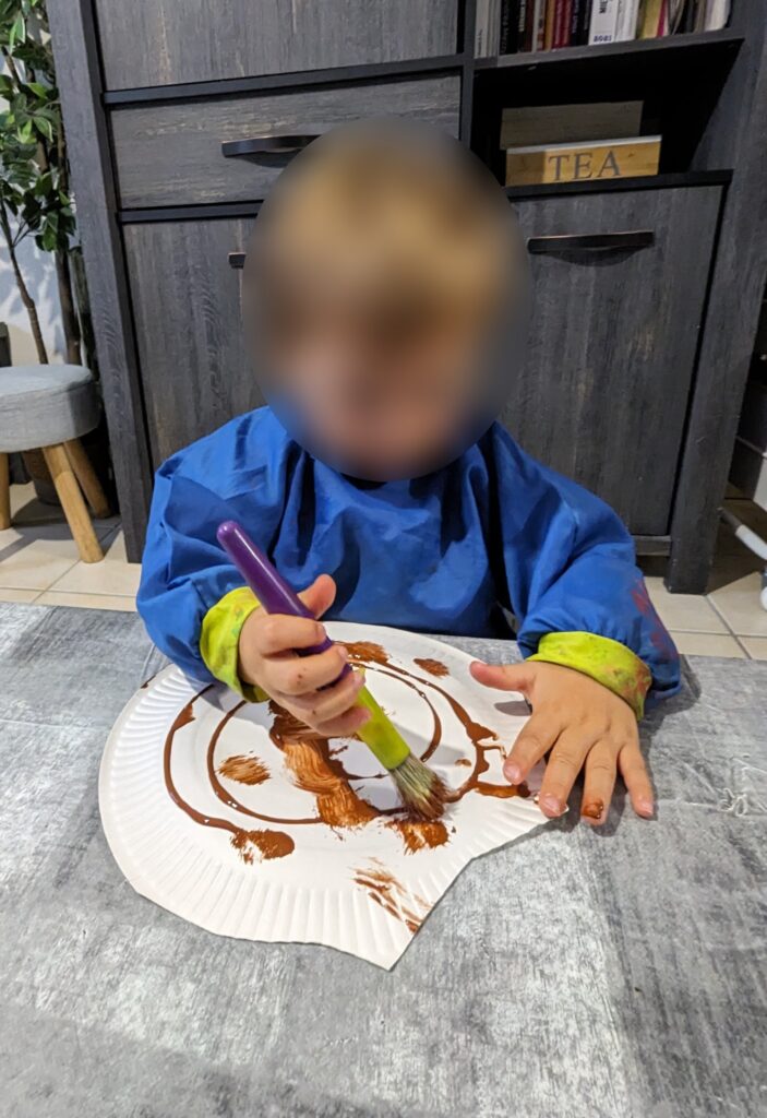 peinture avec assistante maternelle