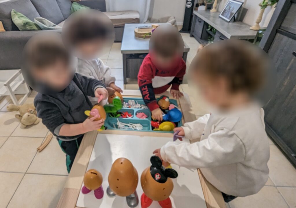 assistante maternelle colomiers motricité fine