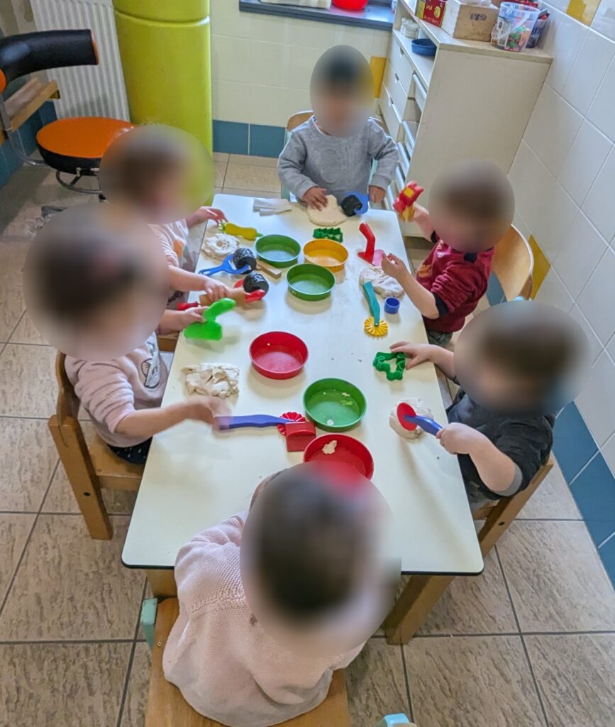 assistante maternelle colomiers pâte à sel