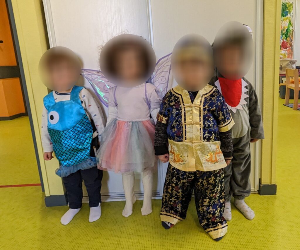 assistante maternelle colomiers enfants déguisés