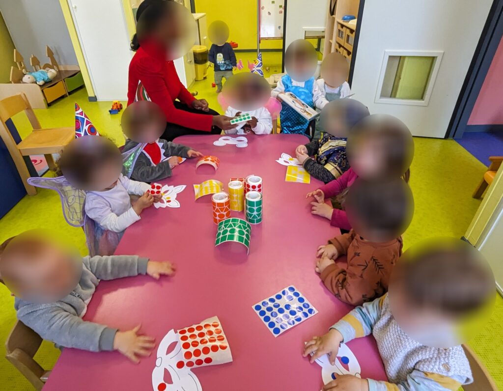 assistante maternelle colomiers gommettes