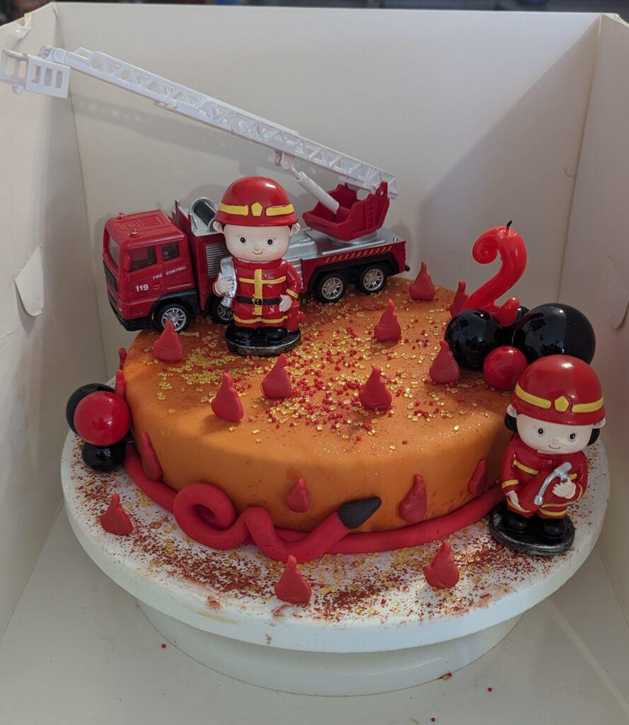 assistante maternelle colomiers gâteau pompier