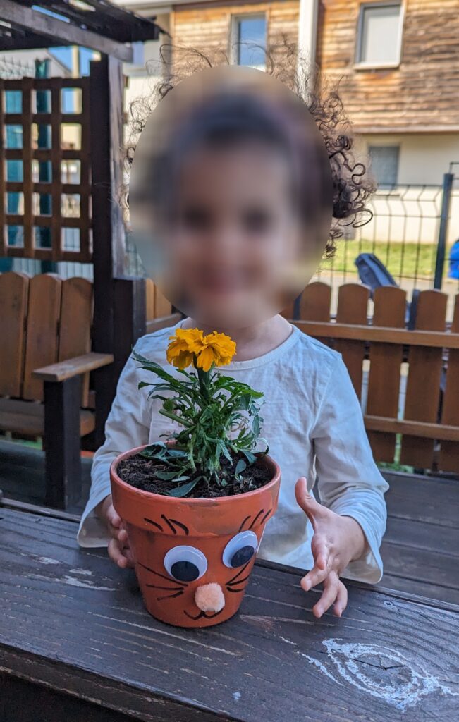 assistante maternelle colomiers fleur lapin