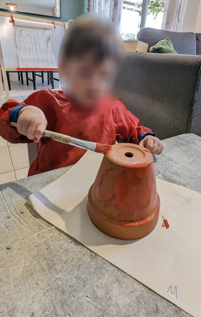 assistante maternelle colomiers peinture pot de fleur