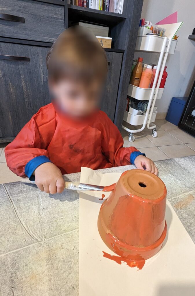 assistante maternelle colomiers peinture pot de fleur
