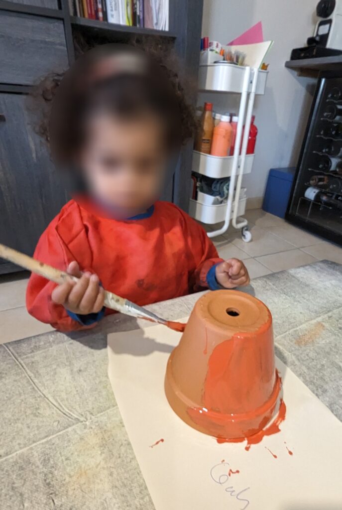 assistante maternelle colomiers peinture pot de fleur