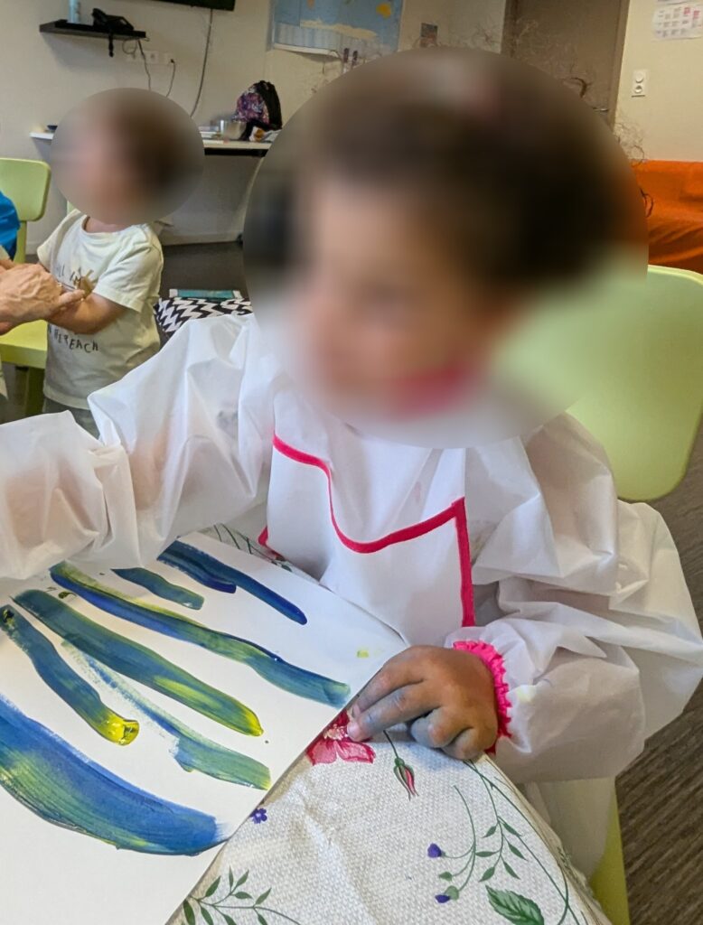 assistante maternelle colomiers peinture trait