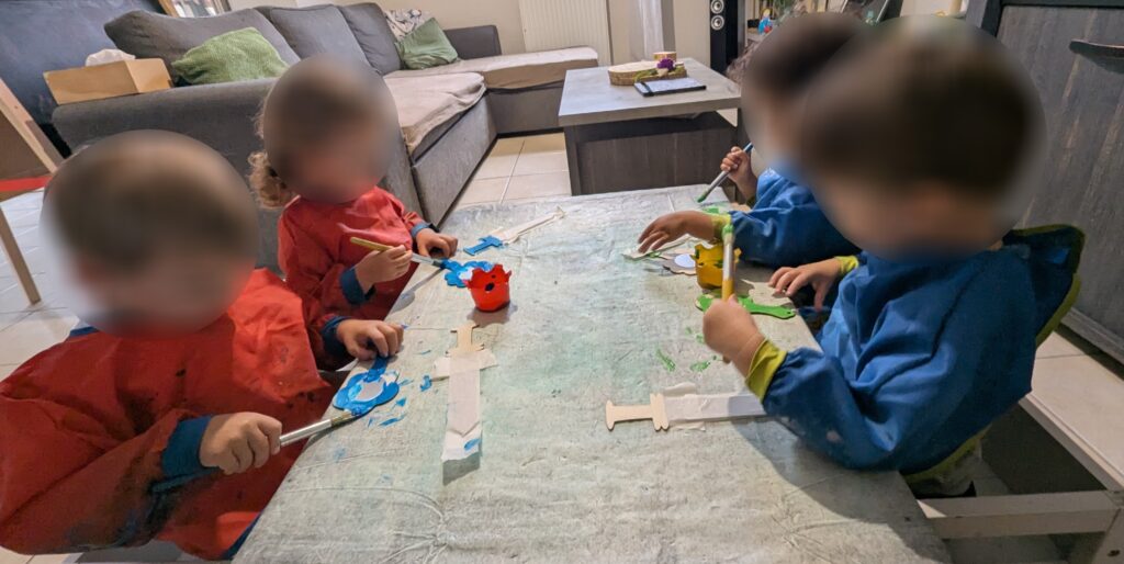 assistante maternelle colomiers bricolage épée et miroir