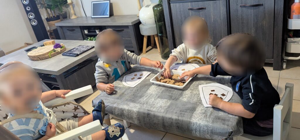 assistante maternelle colomiers collage papier gland