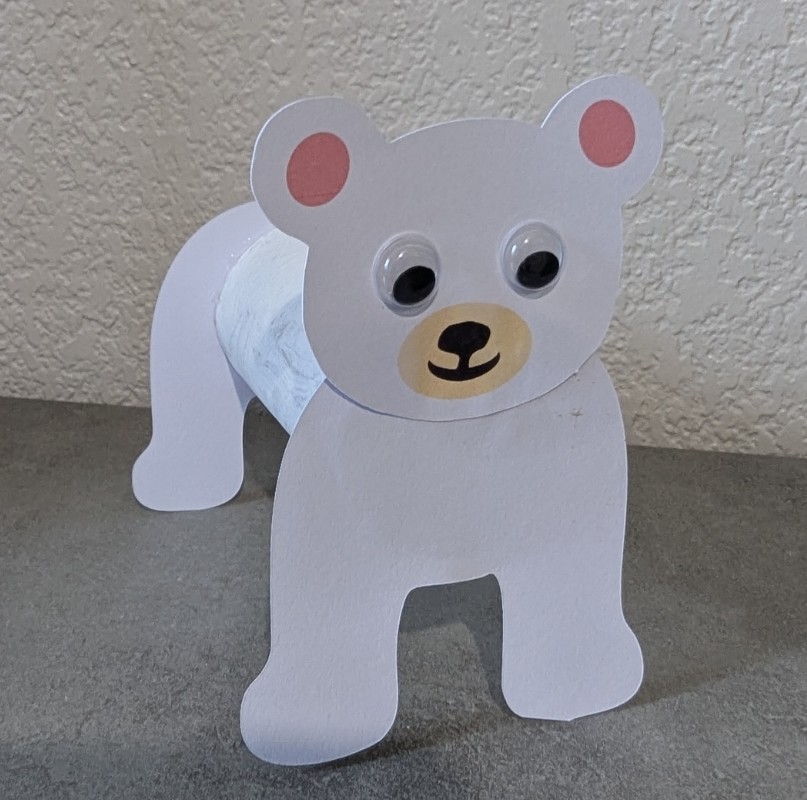 Un petit ours polaire tout en douceur