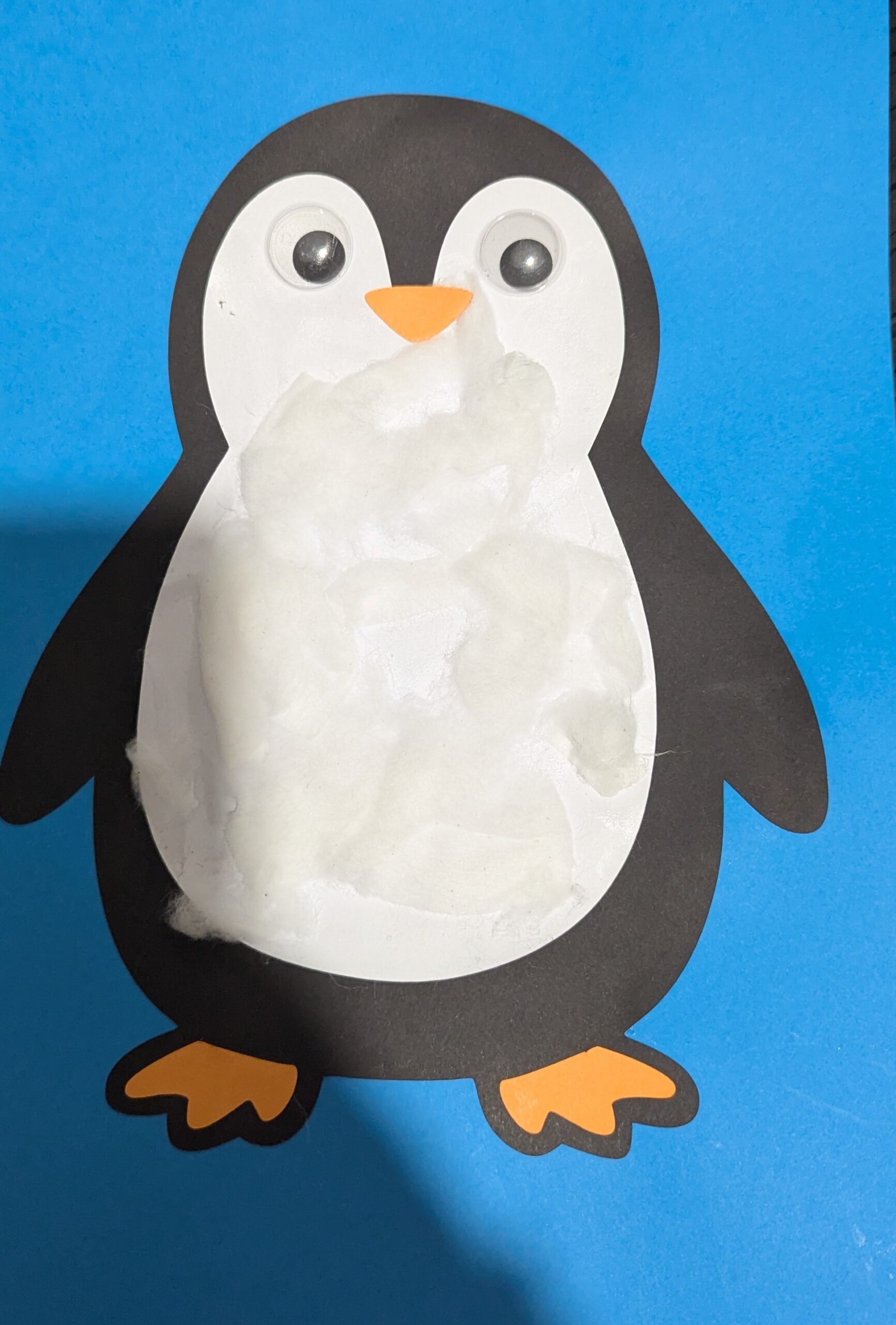 Sur la banquise, le pingouin se pare de blanc